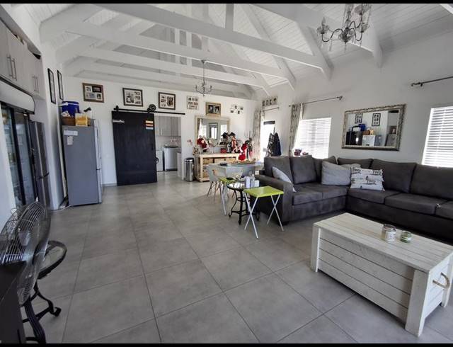 3 BEDROOM HOUSE FOR SALE IN DA GAMA BAY